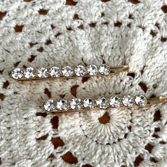 "brides & hairpins" Brand , 2 pair, Gold tone & Crystal hair pins, Original box - Picture 4 of 5